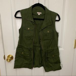 Army green zip up cinch waist vest